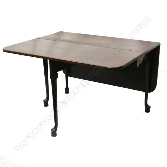 A George III mahogany drop leaf table