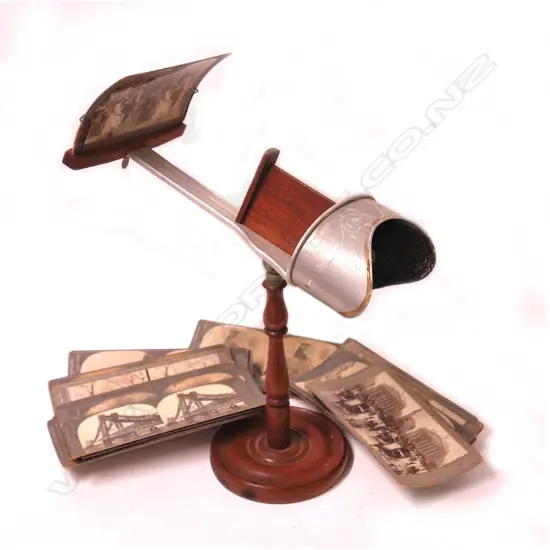 An early 20thC stereoscopic viewer and cards