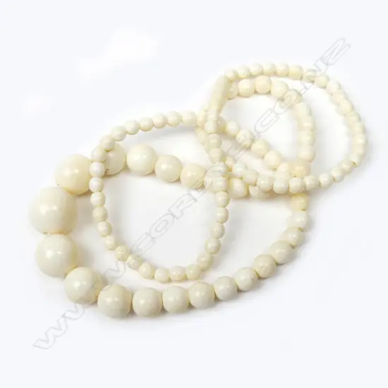 A vintage ivory bead necklace