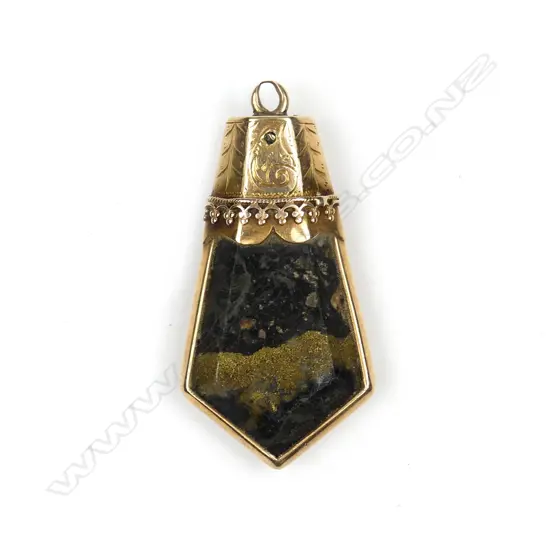 A N.Z. colonial gold bearing quartz and 15ct. yellow gold pendant