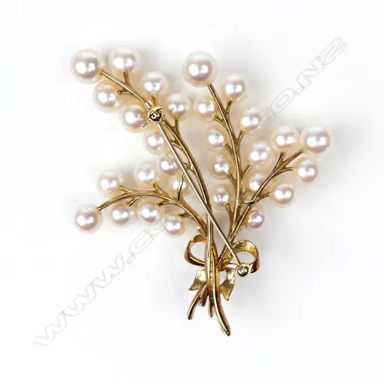 A vintage 14ct gold and pearl brooch