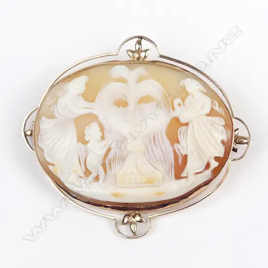 A 9ct rose gold and cameo brooch