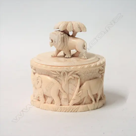 An early 20thC African carved ivory lidded box