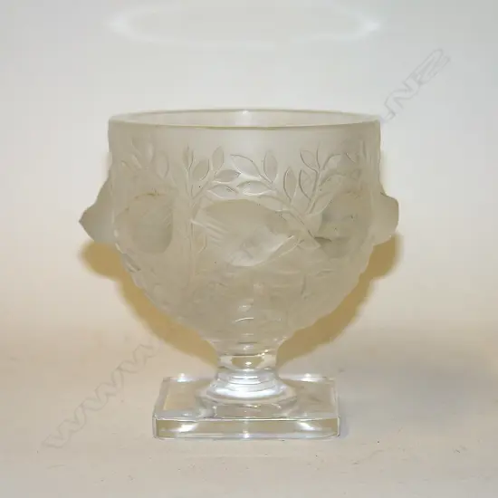 A Lalique crystal 'Elizabeth' pedestal bowl