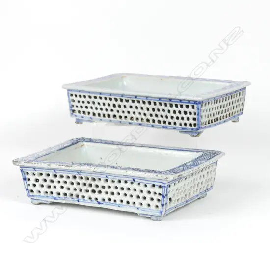 A pair of Chinese blue and white porcelain bulb planters