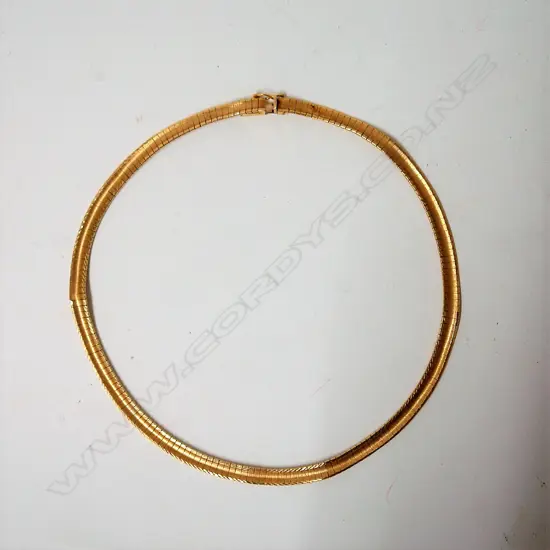 A modern 18ct. yellow gold flat link neck chain
