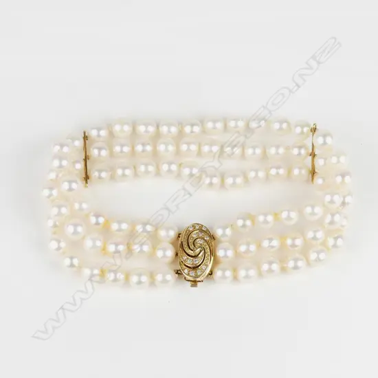 A triple strand pearl bracelet