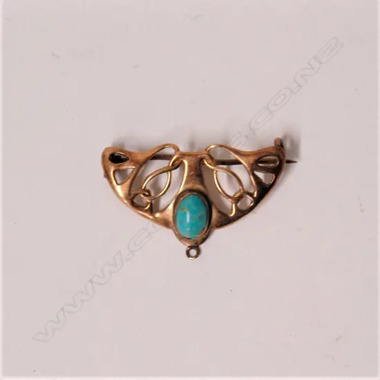 An Edwardian 9ct. yellow gold and turquoise Art Nouveau brooch