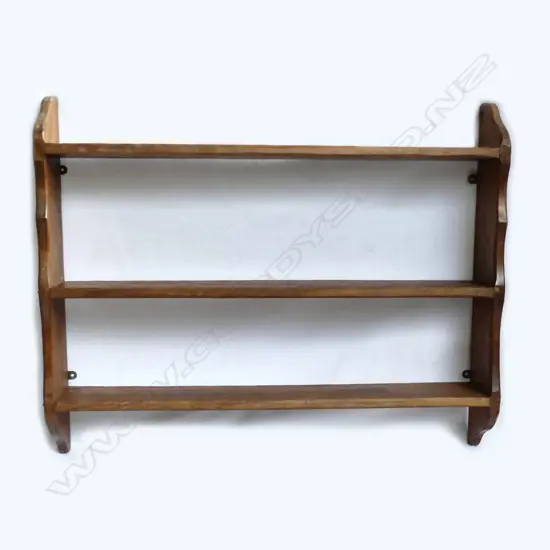 Chapman Taylor three-shelf wall rack