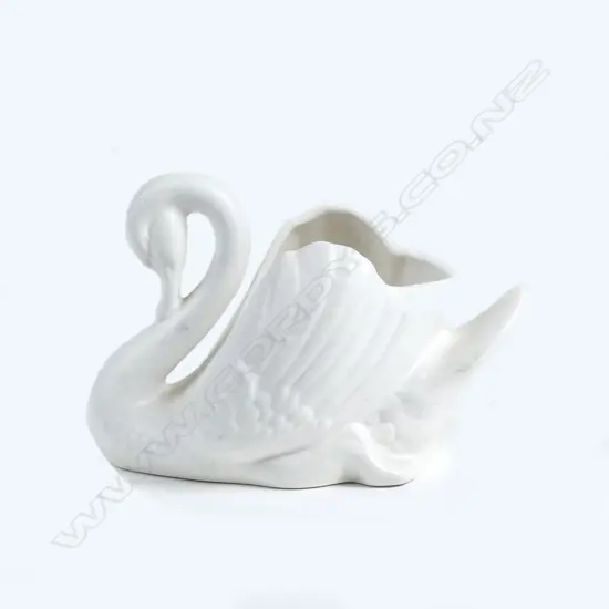 A small Crown Lynn swan