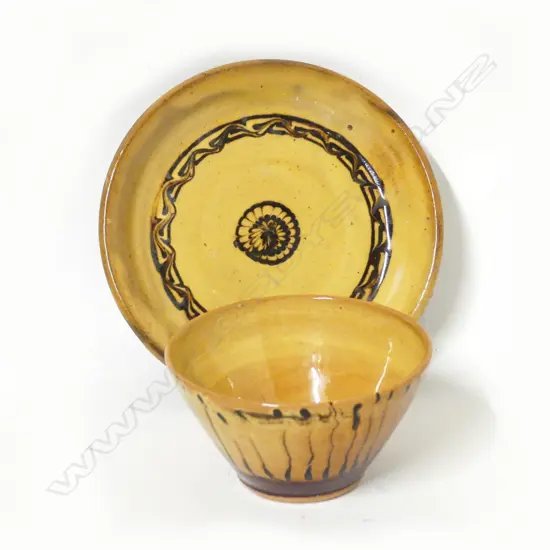 Winchcombe Pottery (Charles Tustin) small dish