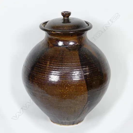 A large N.Z. studio pottery baluster lidded floor pot