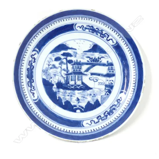 A Chinese exportware porcelain plate