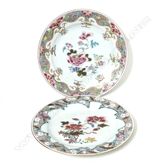 A pair of Chinese exportware porcelain plates