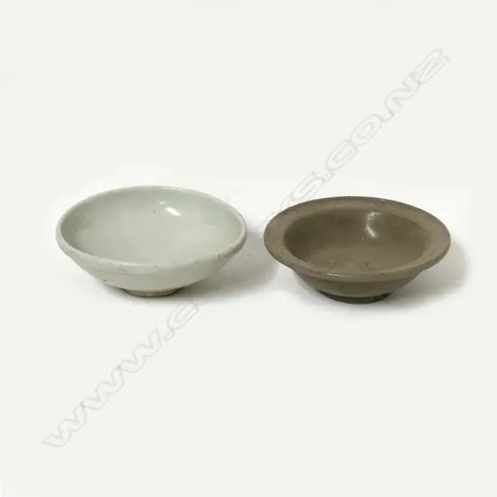 Two small Chinese bowls
