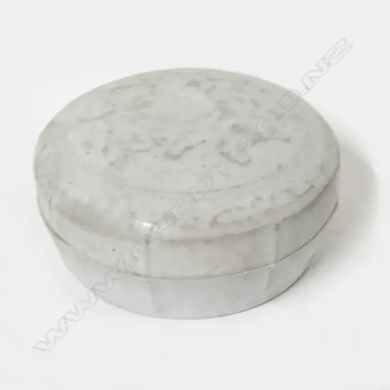 A Qingbai glaze circular box and cover