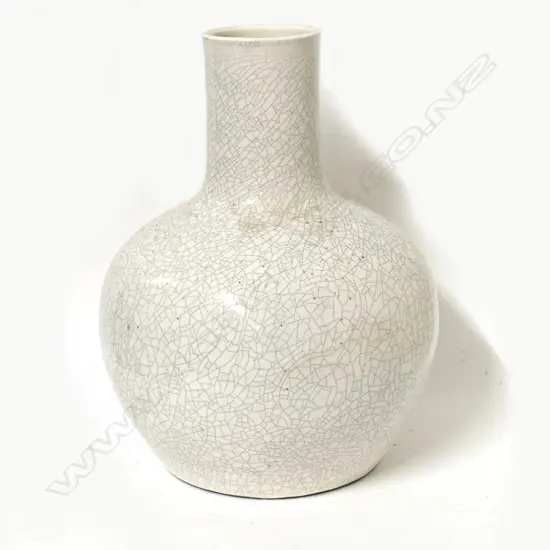 A large Chinese fine crackle-glazed globular bottle vase (tianqiuping)