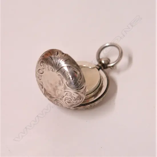 An early 20thC silver engraved sovereign case