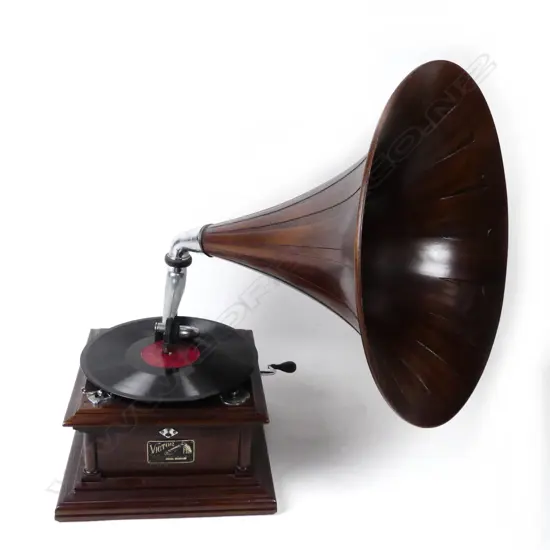 An old Victor table-top phonograph