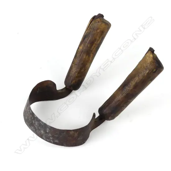 A spokeshave-like blubber knife