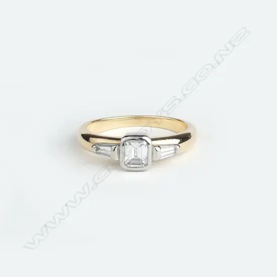 An 18ct gold and diamond ring