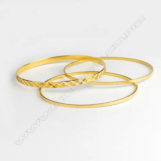 Three 22ct gold bangles