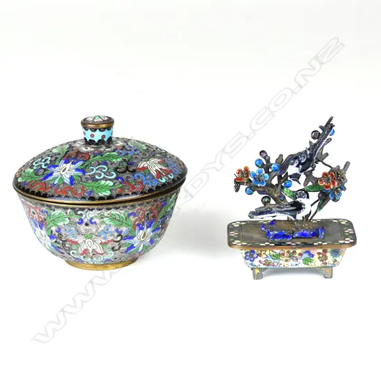 A Chinese cloisonné lidded bowl
