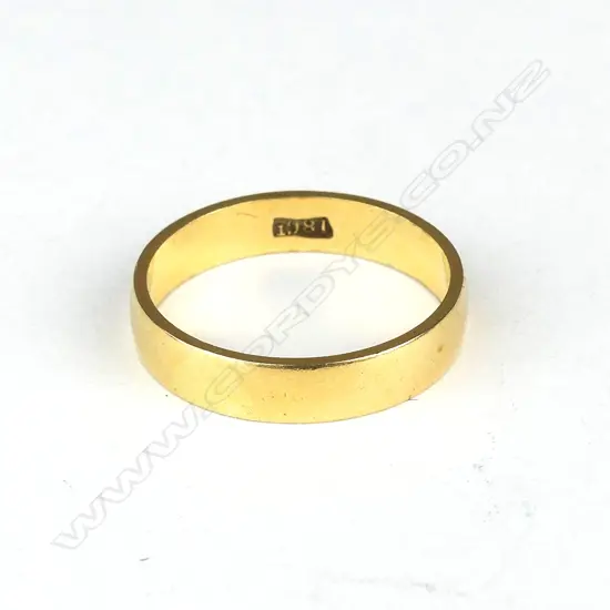 An 18ct. yellow gold vintage band ring