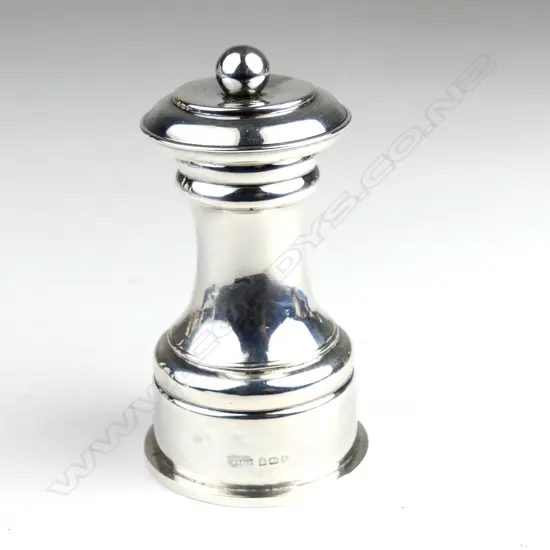 An Edwardian silver pepper grinder
