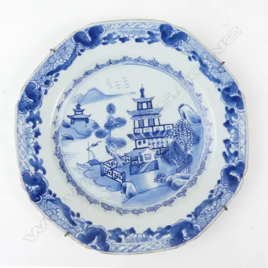 A Chinese export porcelain plate