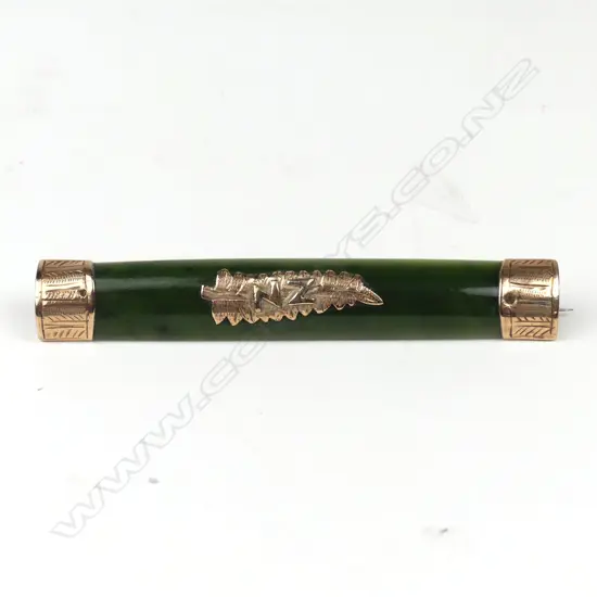 A c.1900 large greenstone and 9ct. rose gold mounted bar brooch
