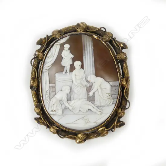 A Victorian cameo brooch