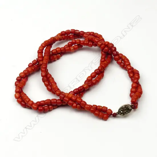 A vintage coral bead necklace