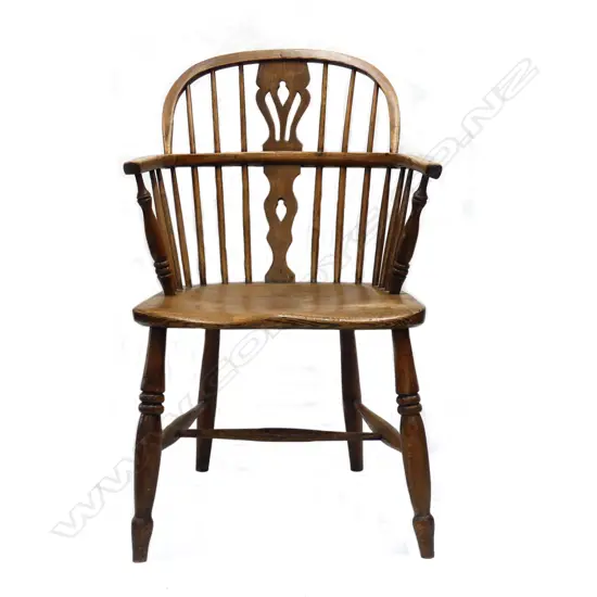 A Georgian country elm Windsor chair