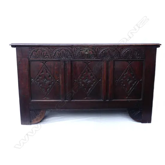 A Georgian oak coffer