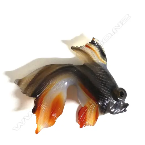 A carved striped agate veil tail goldfish