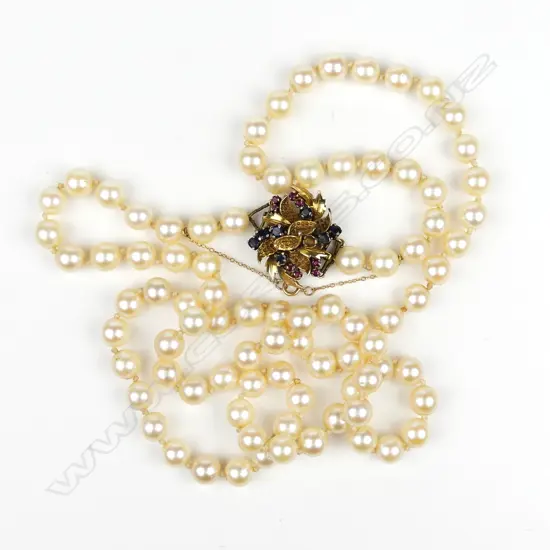 A cultured pearl necklace