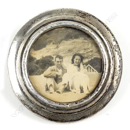 A 1920 small circular silver photo frame