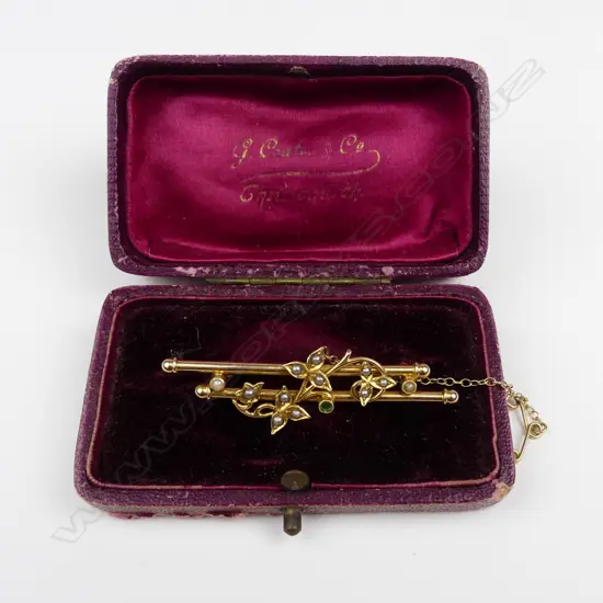 An Edwardian yellow gold double bar brooch