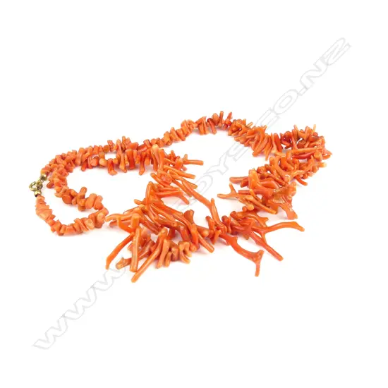 A vintage Mediterranean orange/red coral necklace