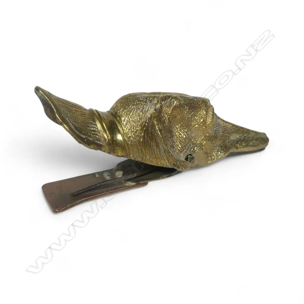 A Victorian cast brass dog head desk top paper clip, Image 1++