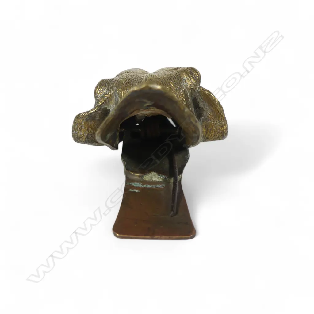 A Victorian cast brass dog head desk top paper clip, Image 1++