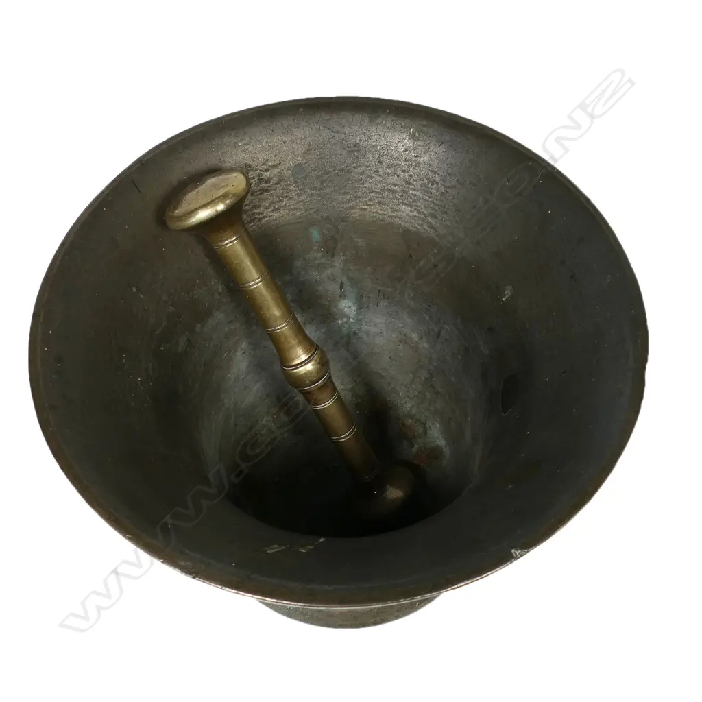 A George II bronze large mortar, Image 1++