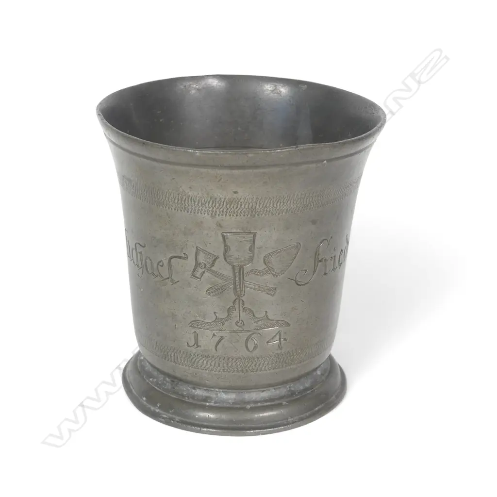 An 18thC European pewter tumbler, Image 1++