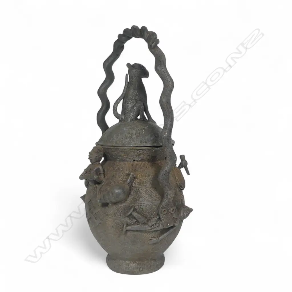 An early 20thC Bennin bronze ceremonial ewere, Image 1++