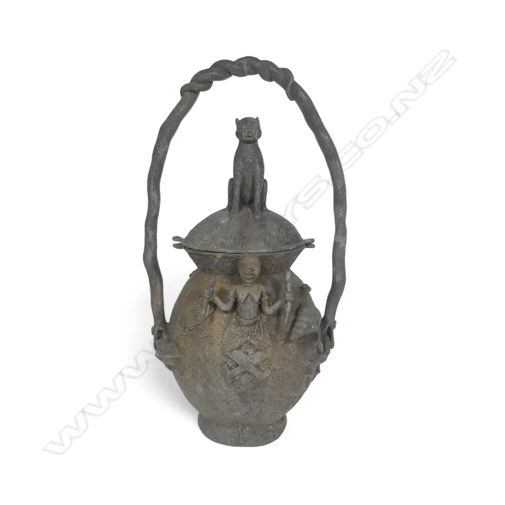 An early 20thC Bennin bronze ceremonial ewere, Image 1++