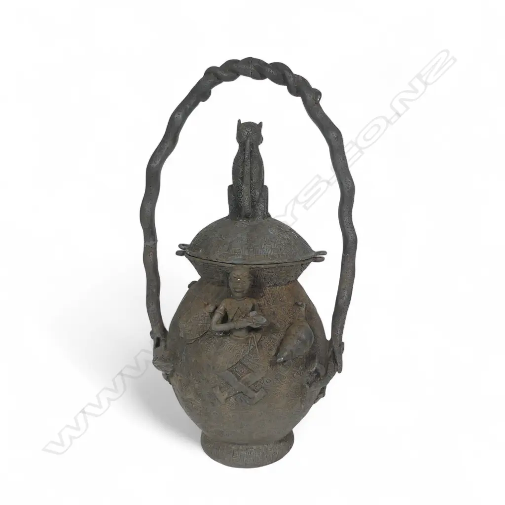 An early 20thC Bennin bronze ceremonial ewere, Image 1++
