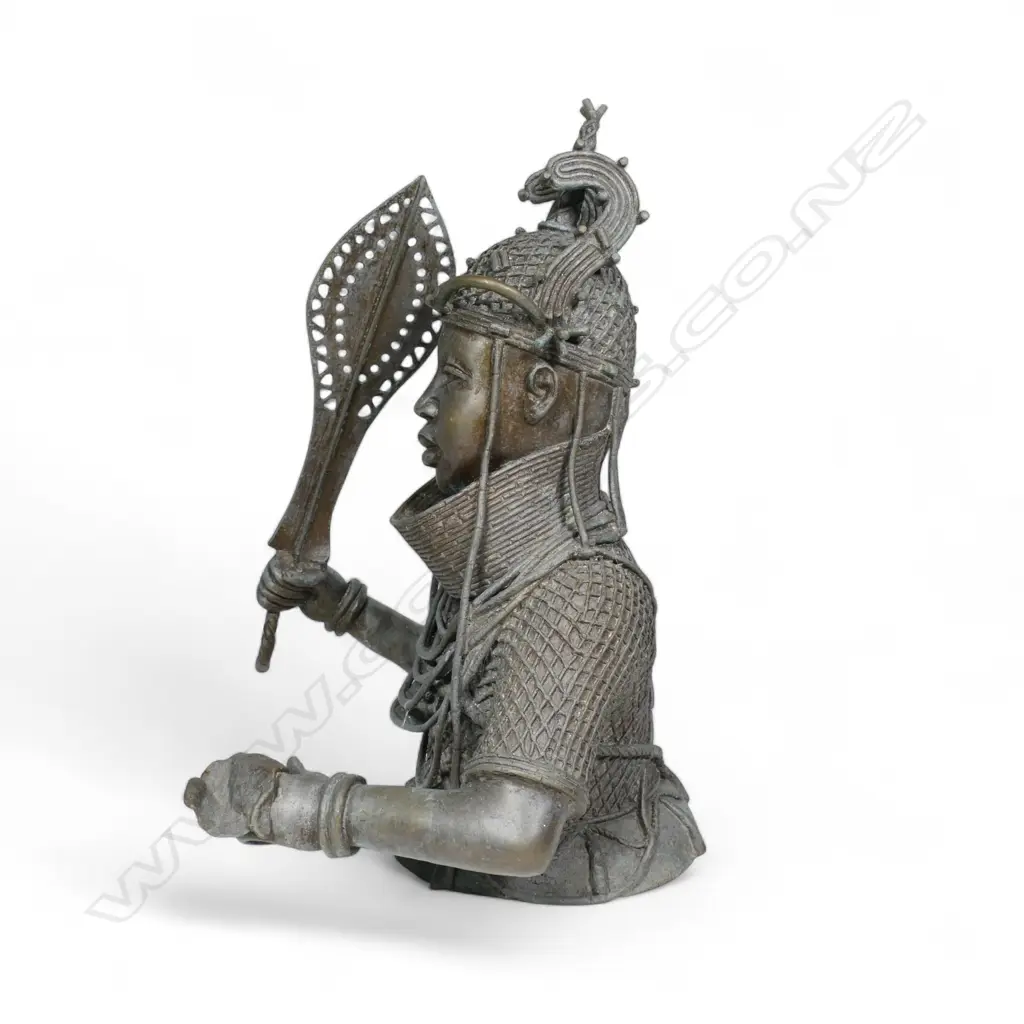 An impressive early 20thC Nigerian Benin bronze bust, Image 1++