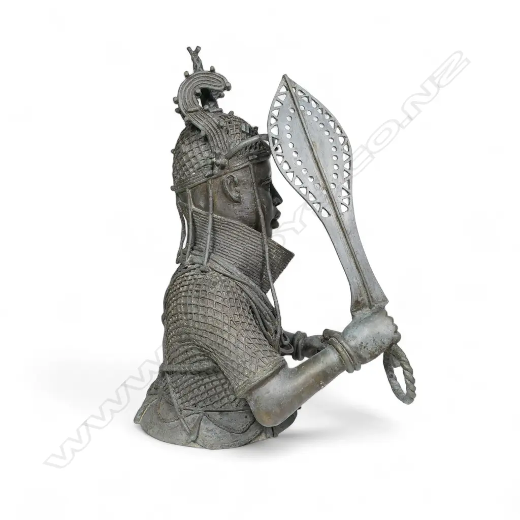 An impressive early 20thC Nigerian Benin bronze bust, Image 1++