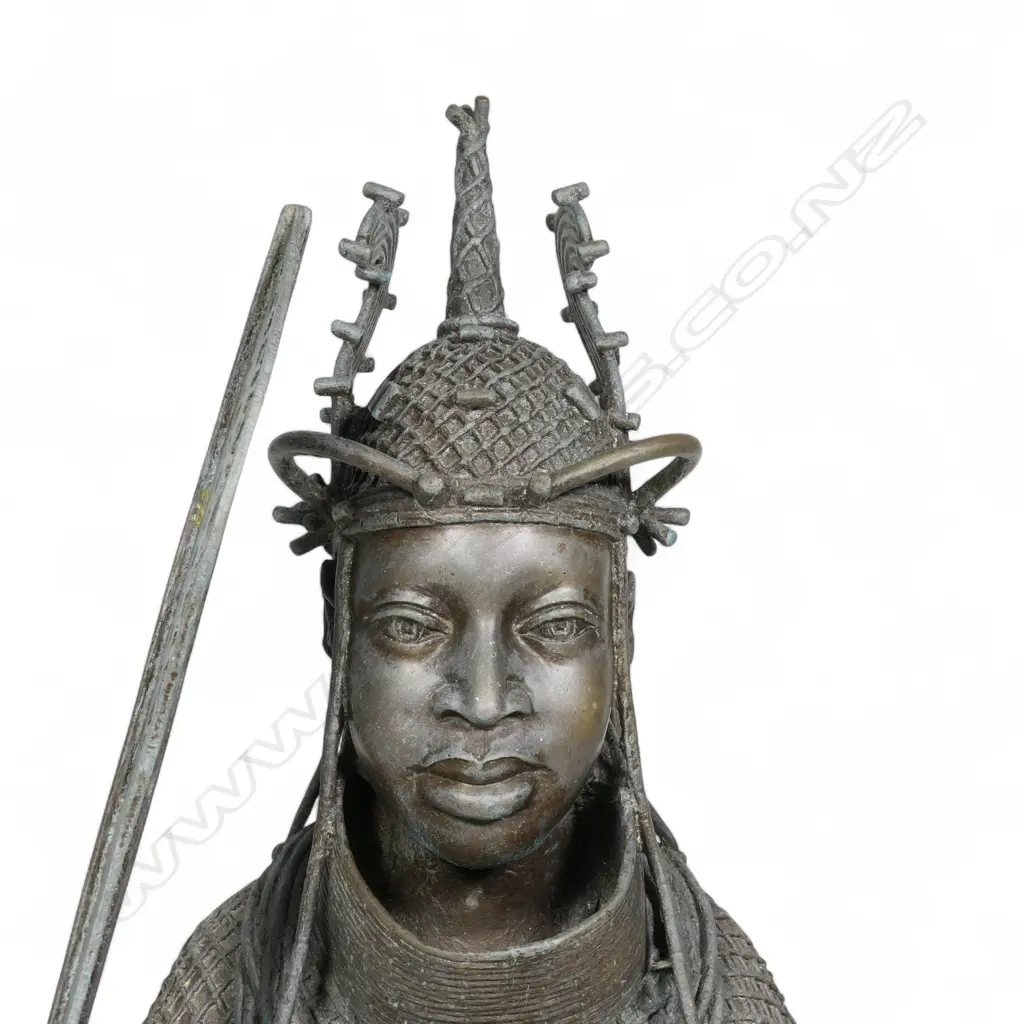 An impressive early 20thC Nigerian Benin bronze bust, Image 1++